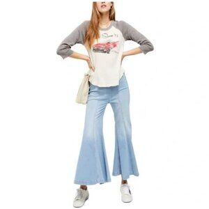 *NWT* We The Free Jeans Size 30 Cha Cha Flare Jeans Light wash Bell Bottom